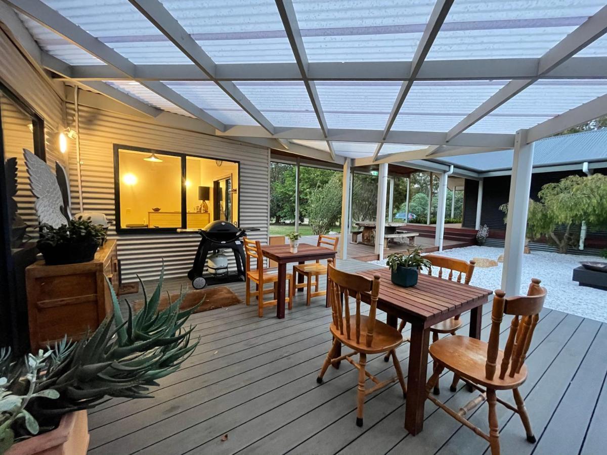 Grape Juice Retreat Rustic Romantic Gateway 5Mins To Beaches & Town Margaret River Bagian luar foto