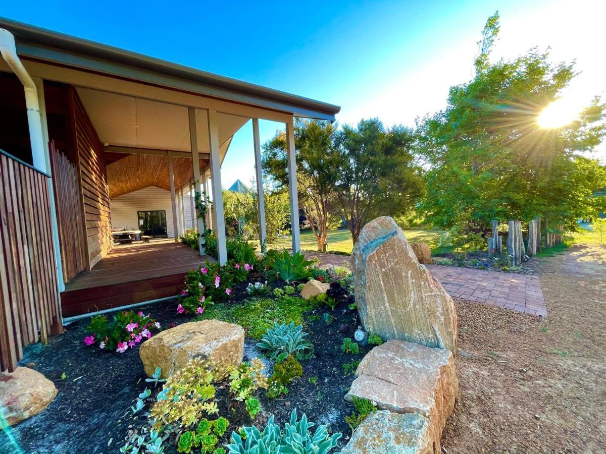 Grape Juice Retreat Rustic Romantic Gateway 5Mins To Beaches & Town Margaret River Bagian luar foto