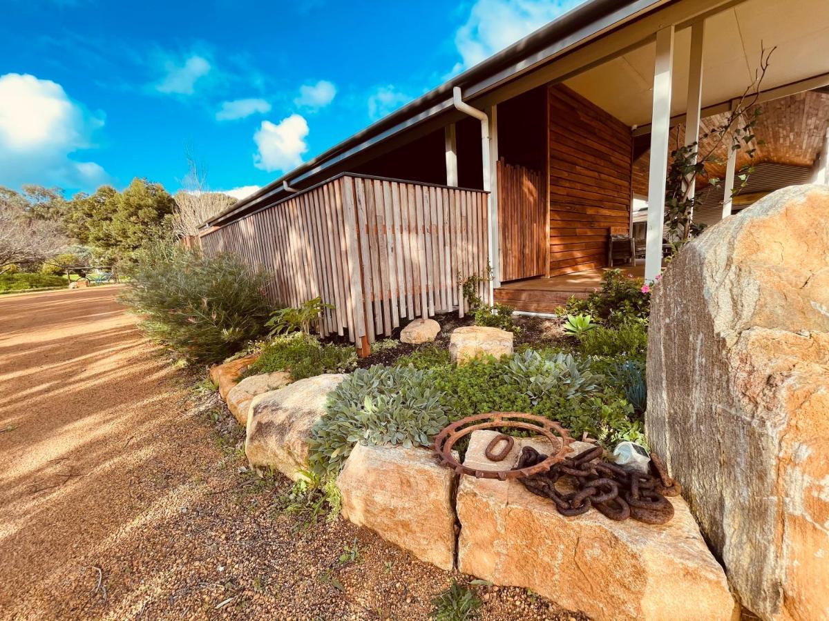 Grape Juice Retreat Rustic Romantic Gateway 5Mins To Beaches & Town Margaret River Bagian luar foto