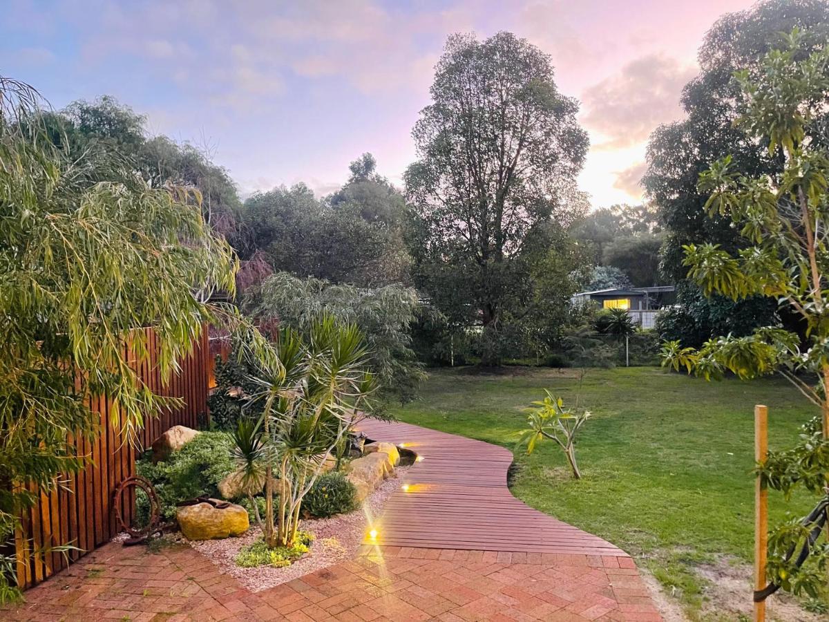 Grape Juice Retreat Rustic Romantic Gateway 5Mins To Beaches & Town Margaret River Bagian luar foto