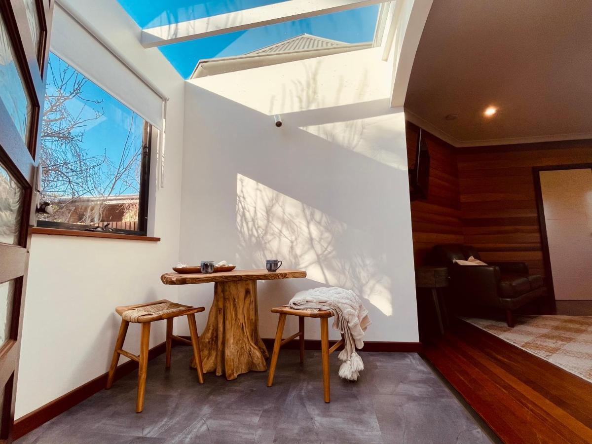 Grape Juice Retreat Rustic Romantic Gateway 5Mins To Beaches & Town Margaret River Bagian luar foto